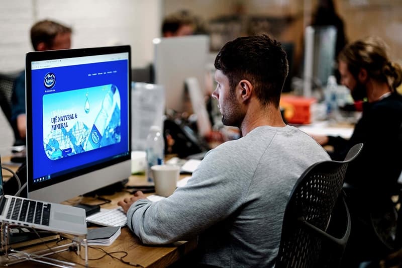 Ujë i Alpeve - Webfaqe e krijuar nga Porosit Web